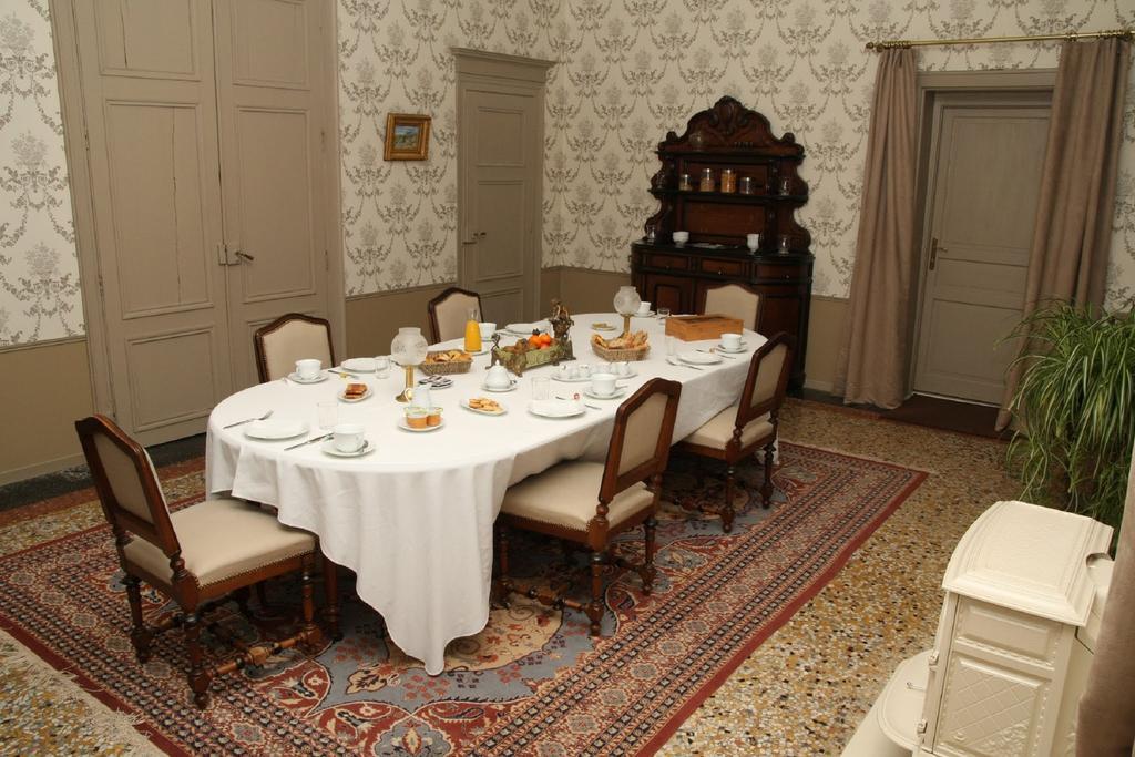 Wat zijn de beste hotels in de buurt van Maison de la N\u00E9gritude et des Droits de l'Homme? Champagney Buitenkant foto